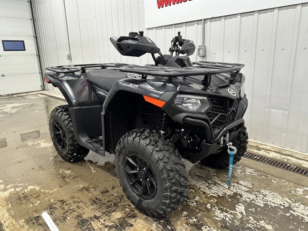 2025 Cfmoto Cforce 400 Black alt
