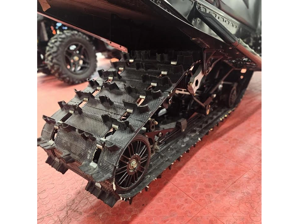 2025 Polaris 650 Indy Adventure 137 alt