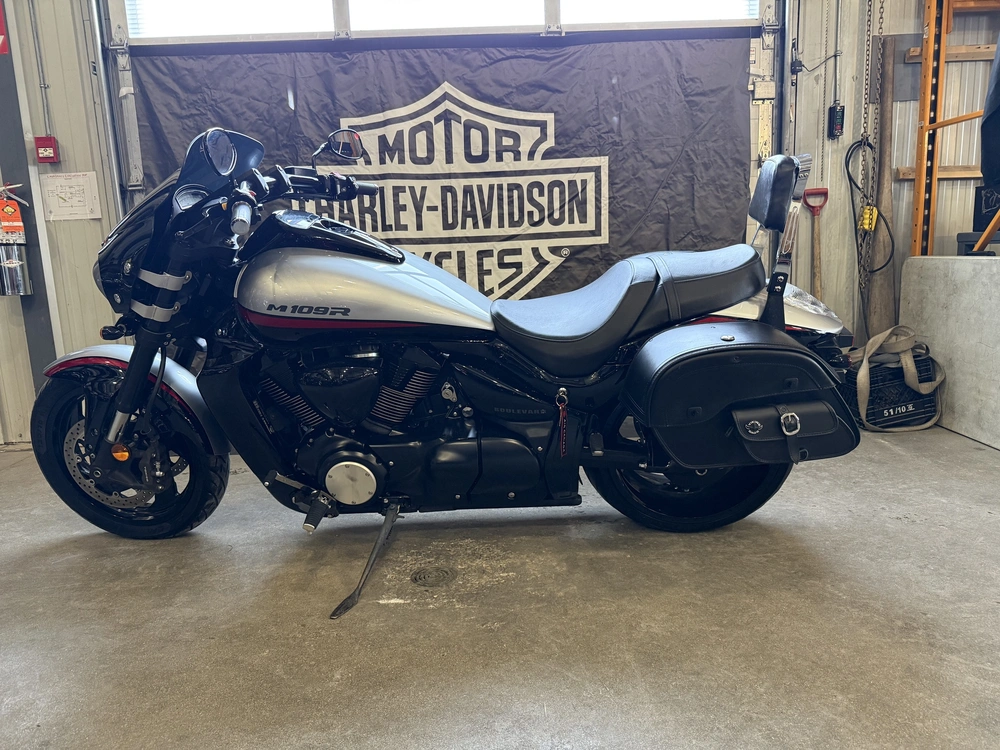 2018 Suzuki Boulevard M109r alt