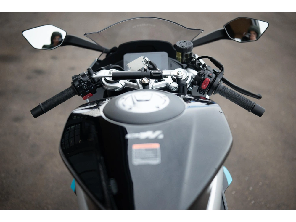 2025 Cfmoto 675ss alt