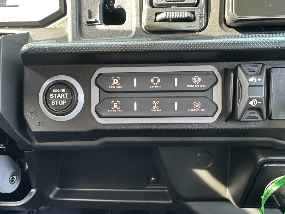 2026 Can-am Defender Ltd Hd11 alt