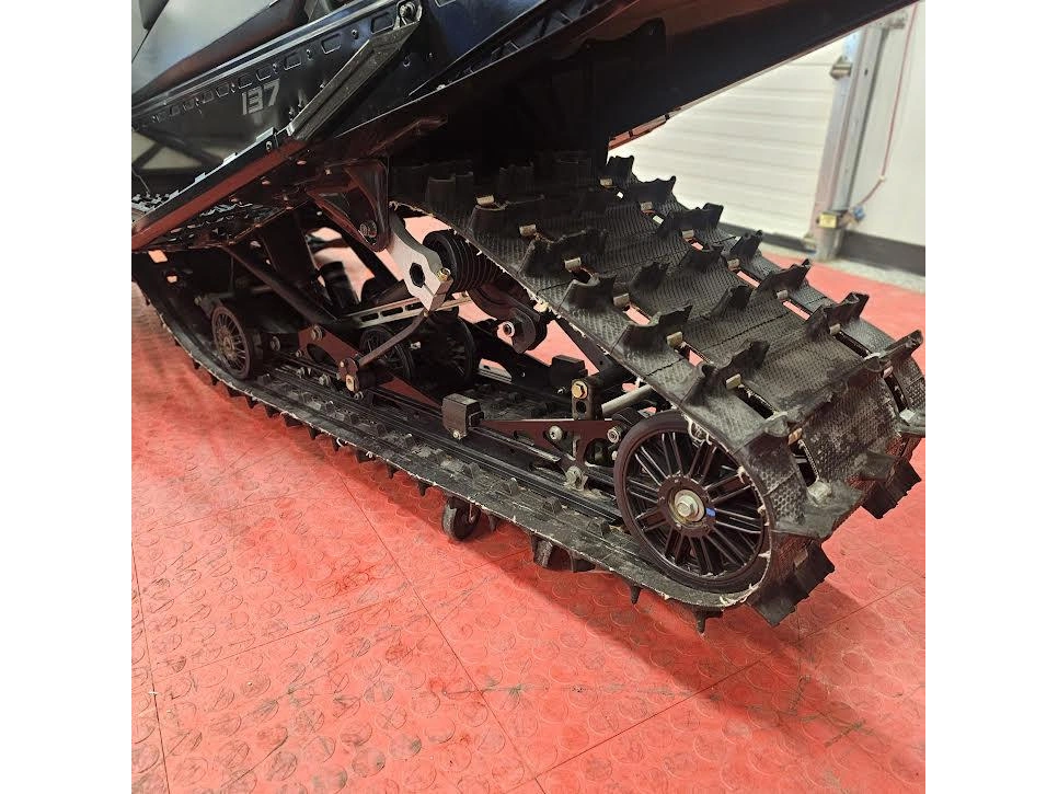 2025 Polaris 650 Indy Adventure 137 alt