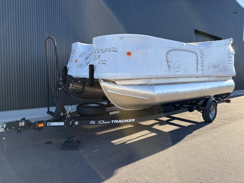 2026 Sun Tracker Party Barge® 18 Dlx-b086947 60 Elpt Four Stroke alt