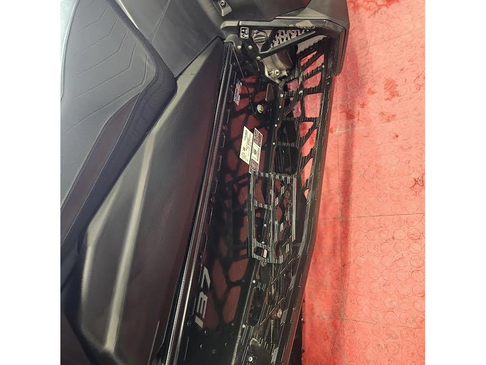 2025 Polaris 650 Indy Adventure 137 alt