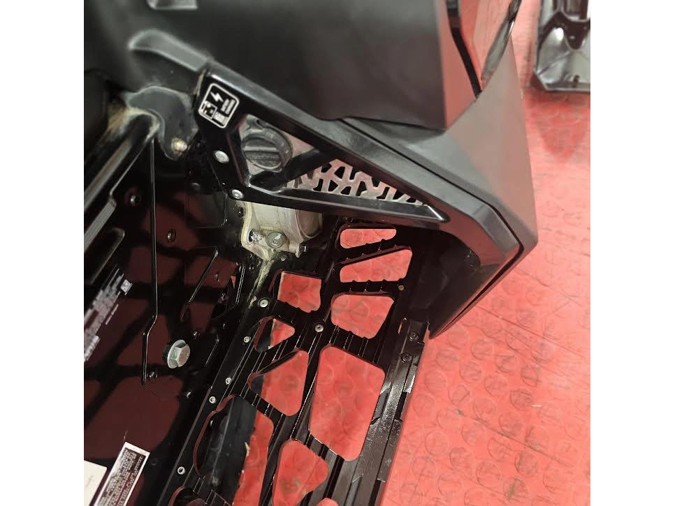 2025 Polaris 650 Indy Adventure 137 alt