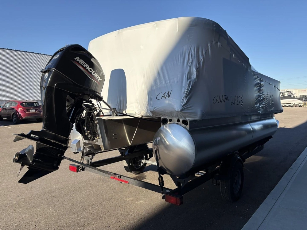 2026 Sun Tracker Party Barge® 18 Dlx-b086947 60 Elpt Four Stroke alt