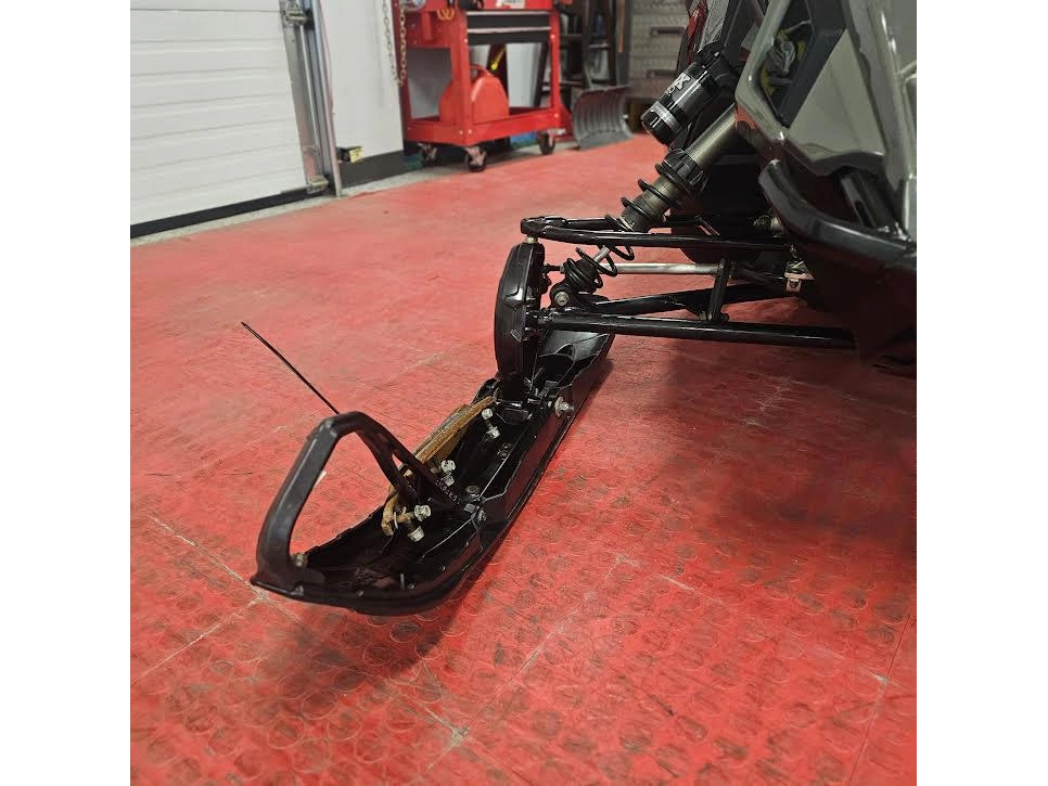 2025 Polaris 650 Indy Adventure 137 alt