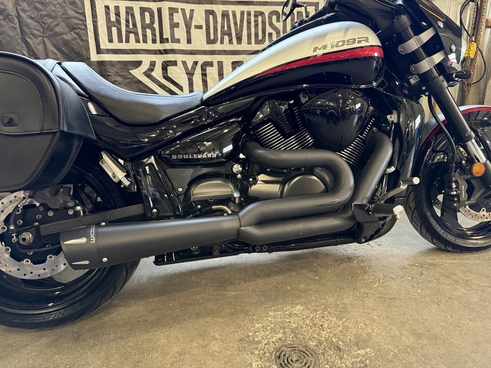 2018 Suzuki Boulevard M109r alt