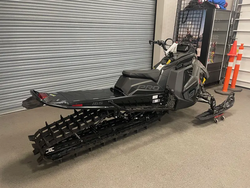 2025 Polaris 9R PRO RMK ES 165 X 2.75 - BLACK