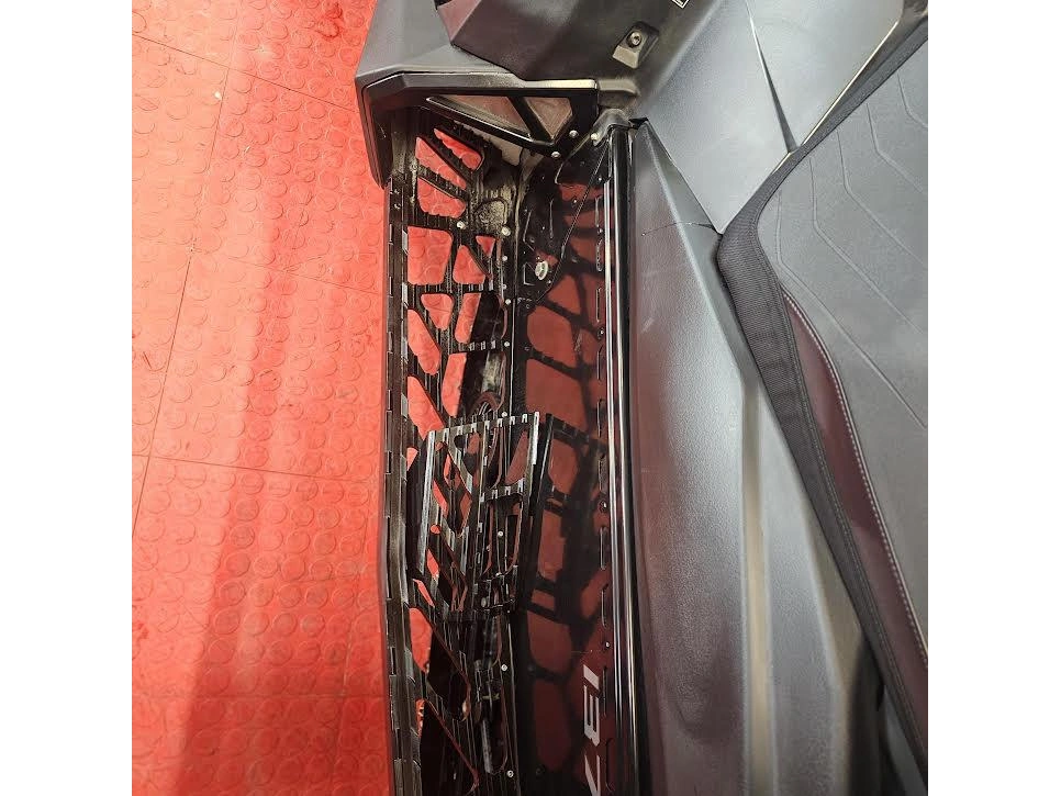 2025 Polaris 650 Indy Adventure 137 alt