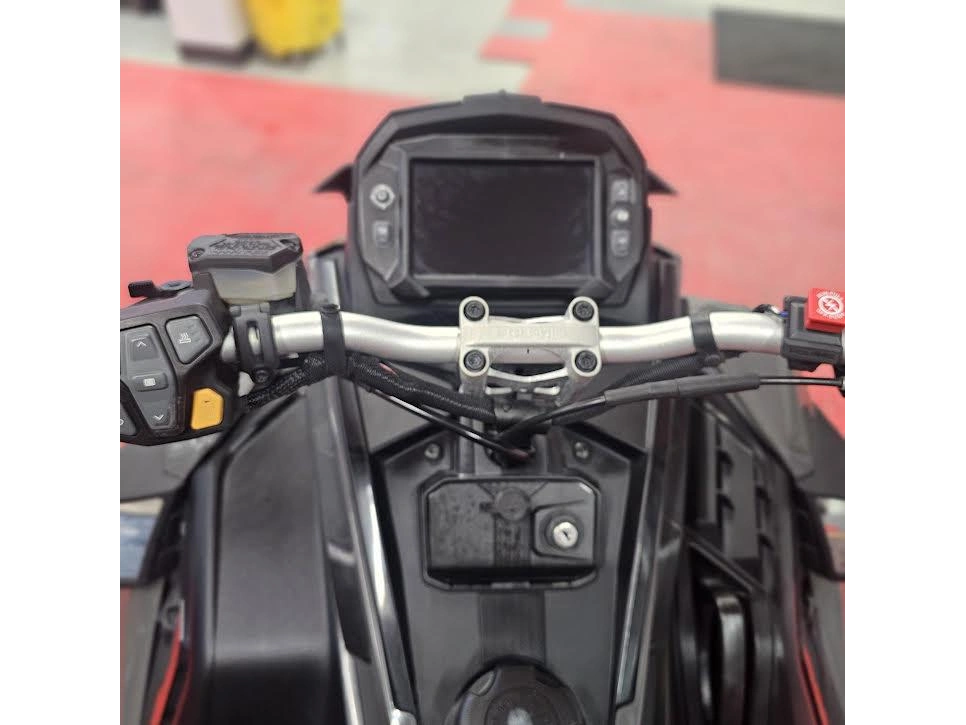 2025 Polaris 650 Indy Adventure 137 alt