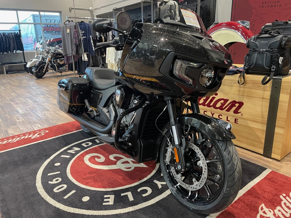 2026 Indian Motorcycle Challenger Dh 112 W/pb Audio - Black Metallic / Black Crystal alt