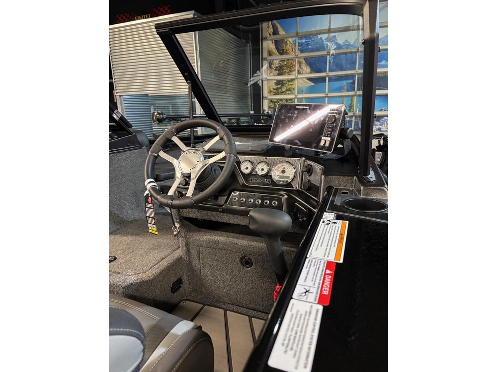 Lund Boat Co 1875 Crossover Xs 2026 alt