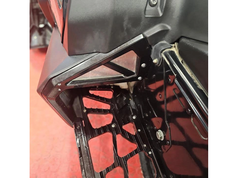 2025 Polaris 650 Indy Adventure 137 alt