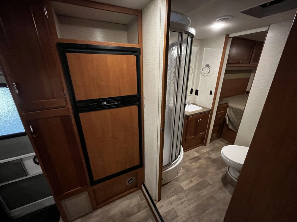 2018 Winnebago Minnie Winnie 31g alt
