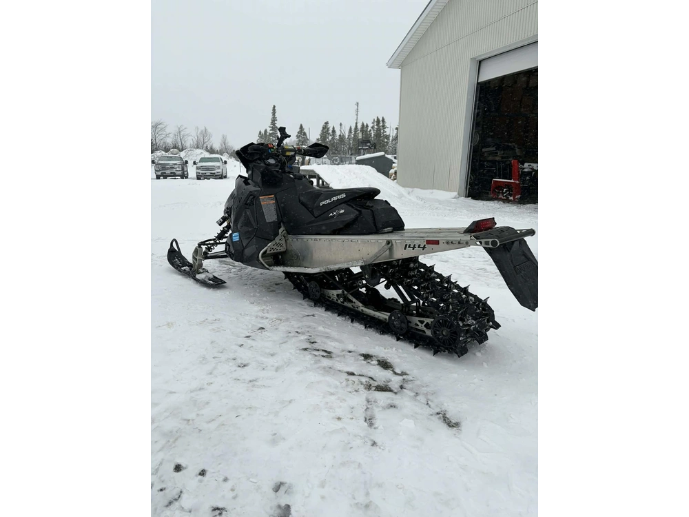 2017 Polaris 800 Switchback alt