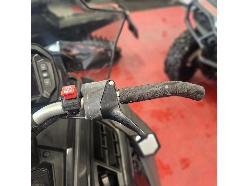 2025 Polaris 650 Indy Adventure 137 alt