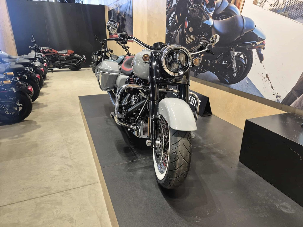 Harley-davidson Road King Custom Flhrxs 2024 alt