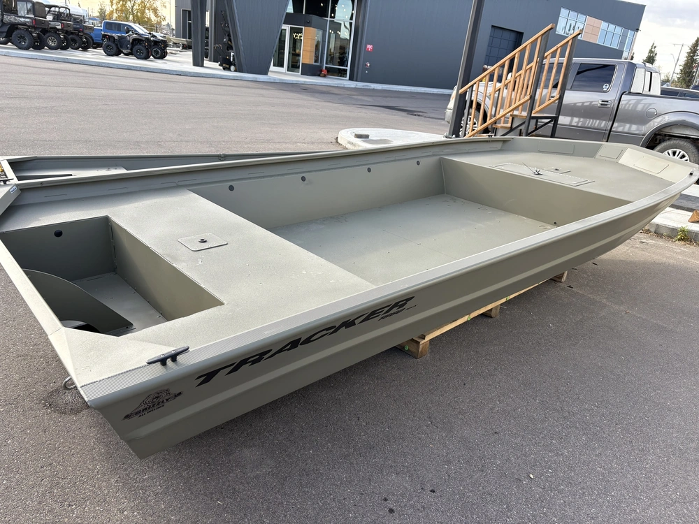 2026 Tracker Grizzly 1860 Jon alt