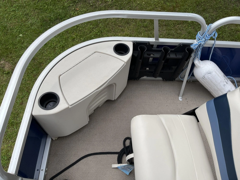 2012 Princecraft Vectra Pontoon alt