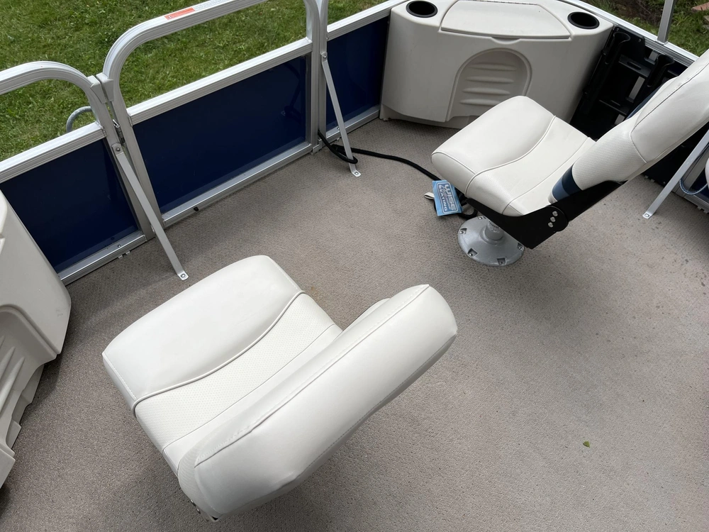 2012 Princecraft Vectra Pontoon alt