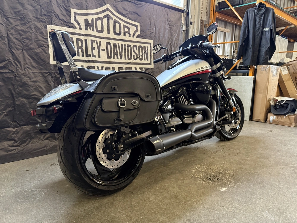 2018 Suzuki Boulevard M109r alt