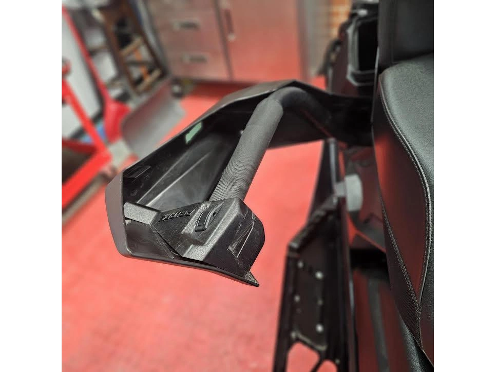 2025 Polaris 650 Indy Adventure 137 alt