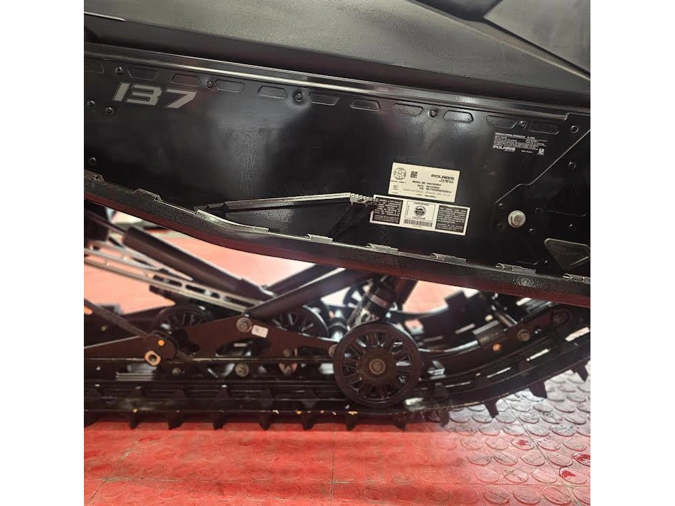 2025 Polaris 650 Indy Adventure 137 alt