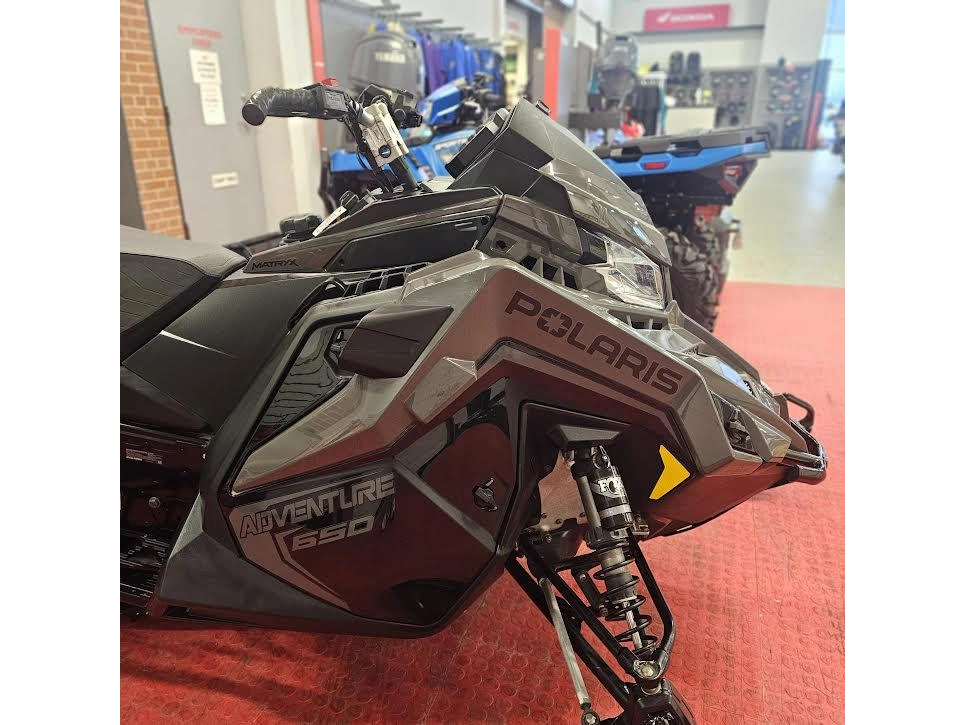2025 Polaris 650 Indy Adventure 137 alt