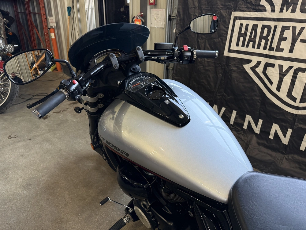 2018 Suzuki Boulevard M109r alt