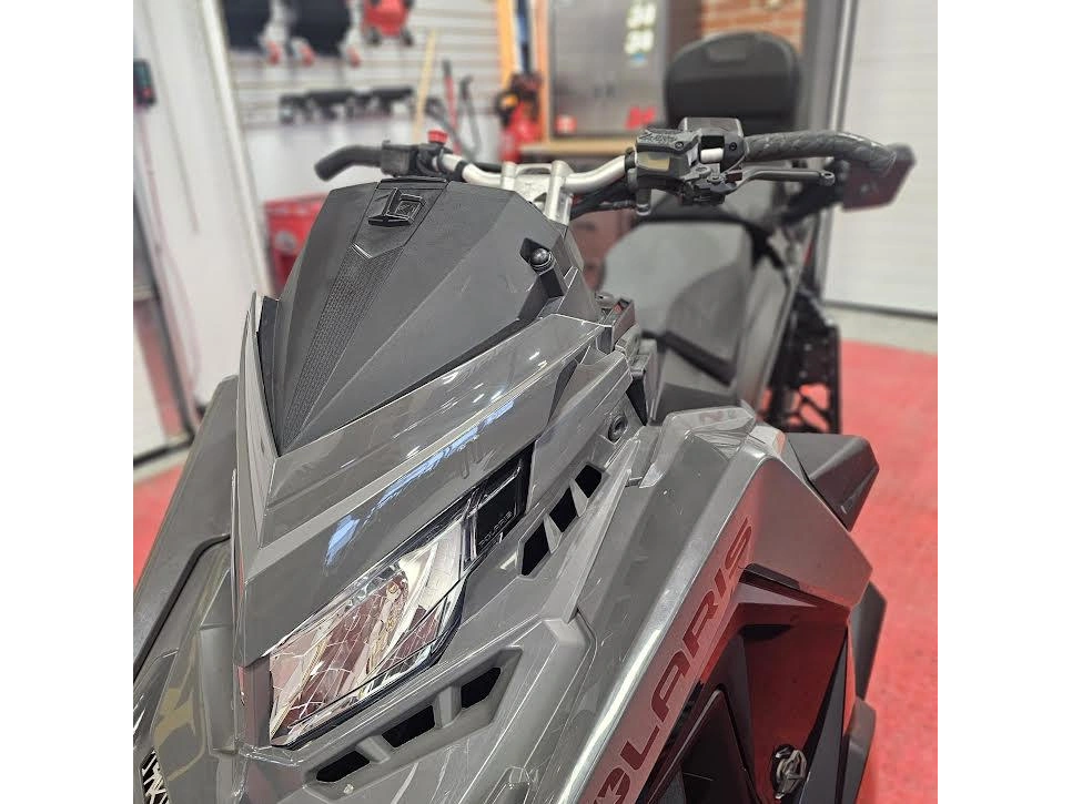 2025 Polaris 650 Indy Adventure 137 alt