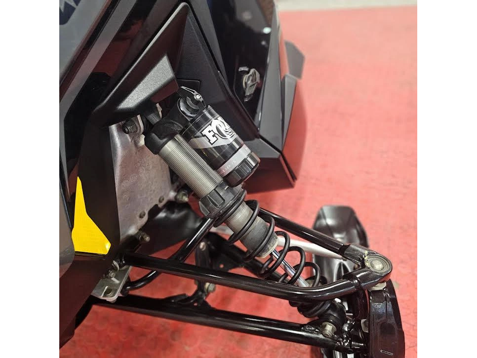 2025 Polaris 650 Indy Adventure 137 alt