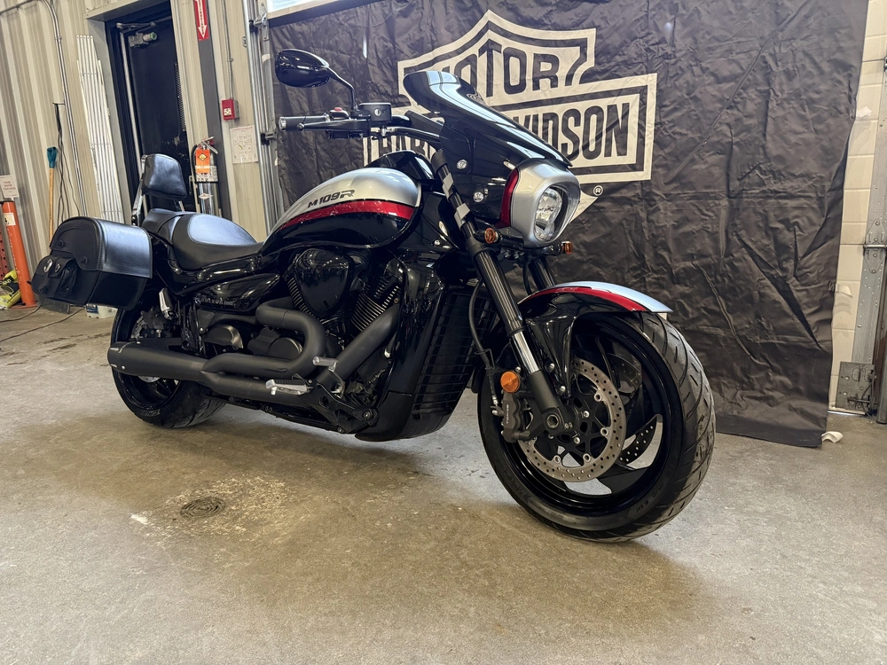 2018 Suzuki Boulevard M109r alt