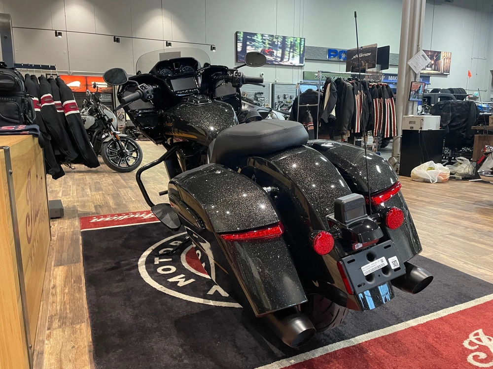 2026 Indian Motorcycle Challenger Dh 112 W/pb Audio - Black Metallic / Black Crystal alt