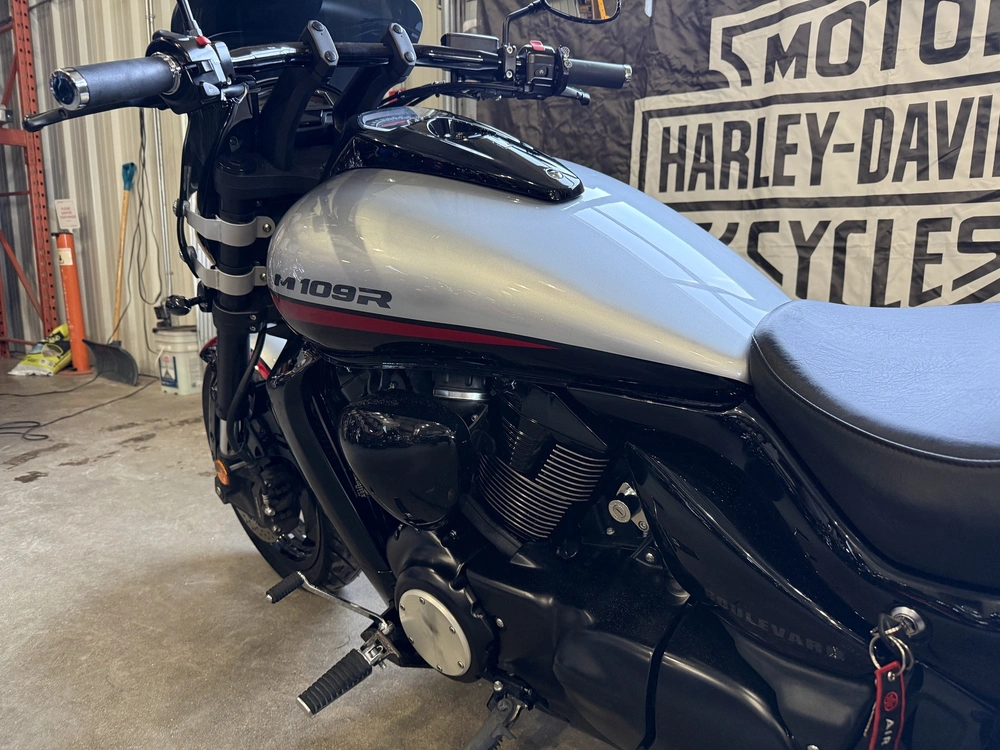 2018 Suzuki Boulevard M109r alt