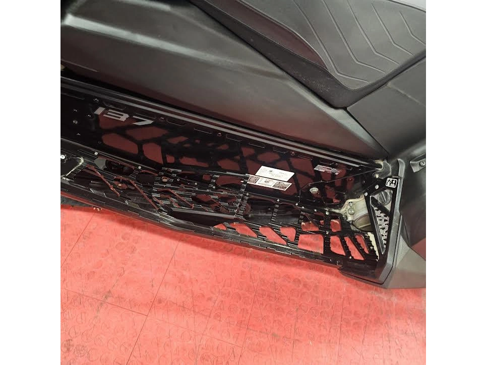 2025 Polaris 650 Indy Adventure 137 alt