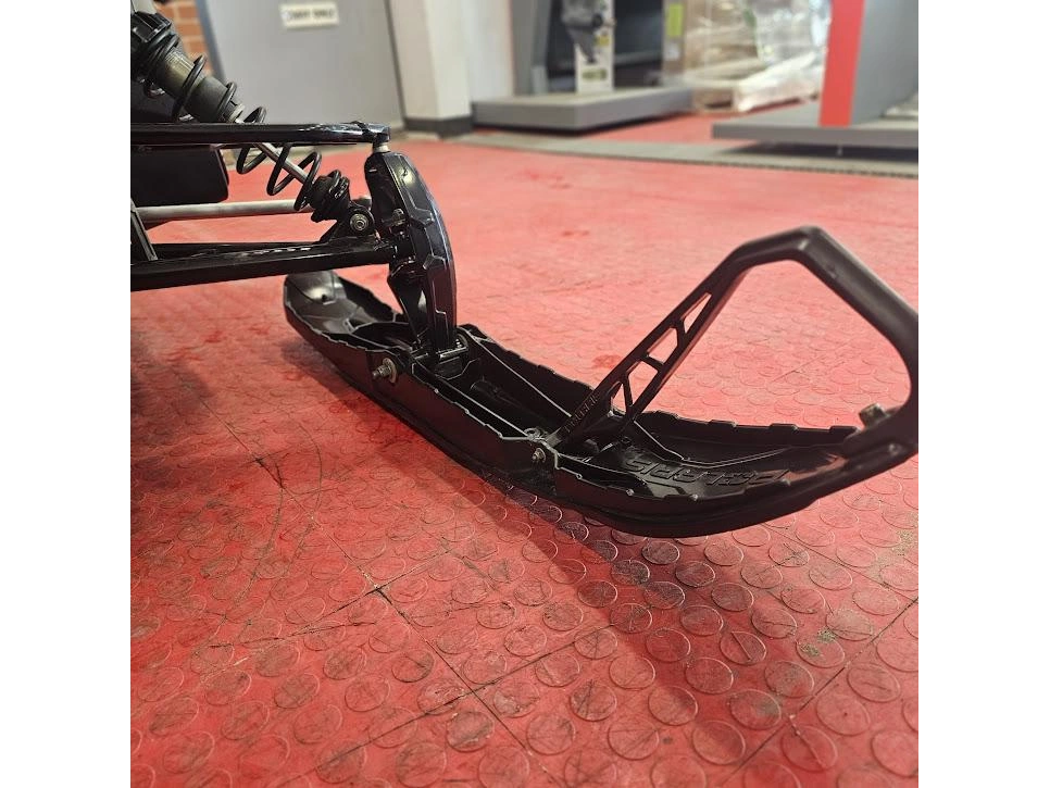 2025 Polaris 650 Indy Adventure 137 alt