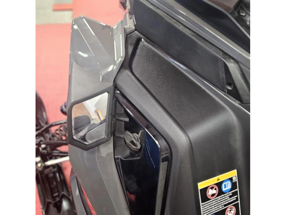 2025 Polaris 650 Indy Adventure 137 alt