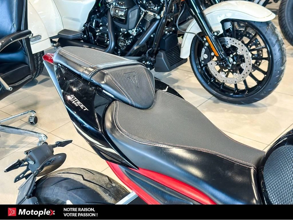 2018 Triumph Street Triple R alt