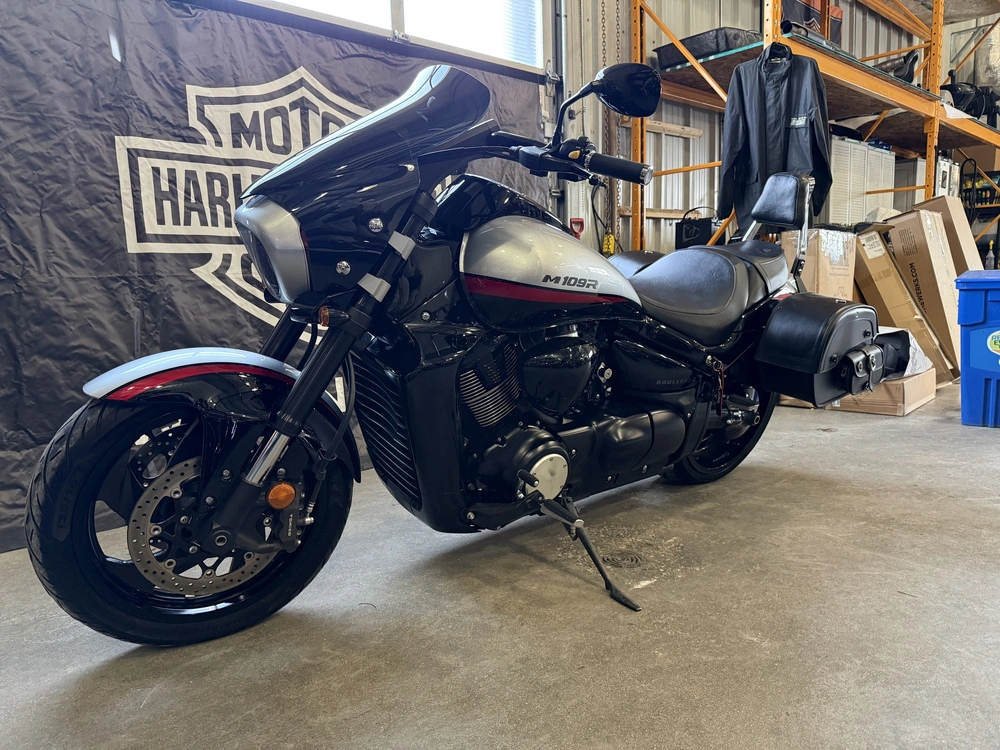 2018 Suzuki Boulevard M109r alt