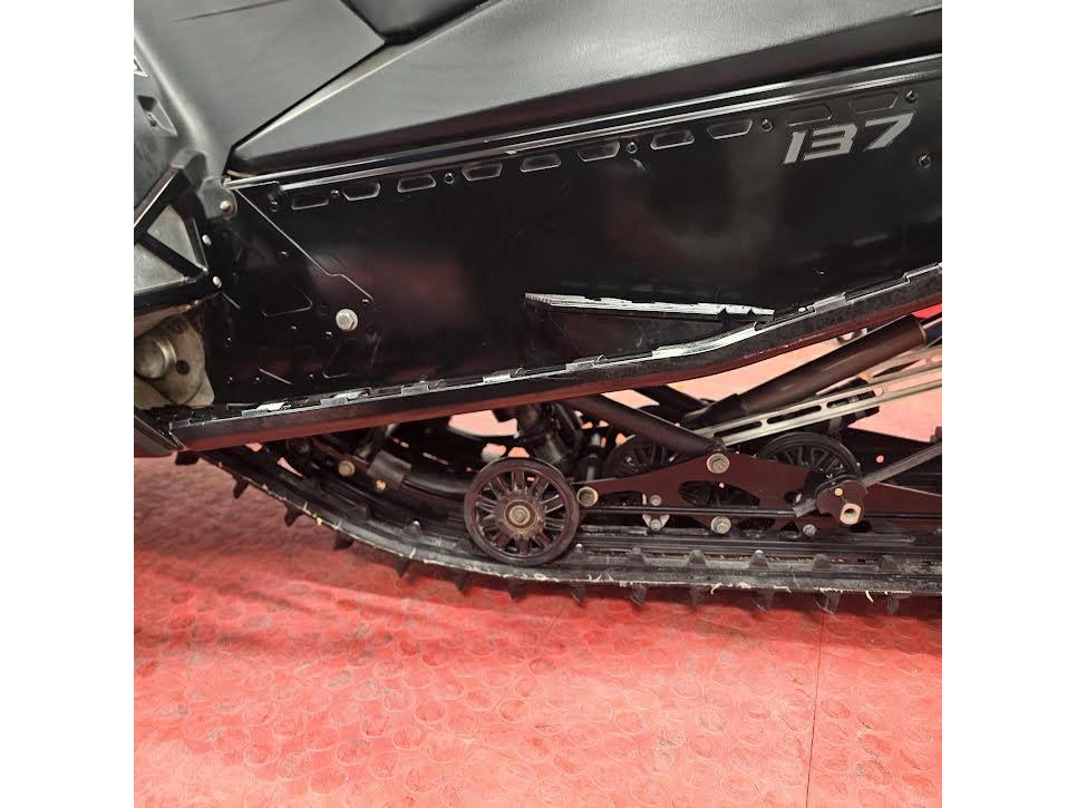 2025 Polaris 650 Indy Adventure 137 alt