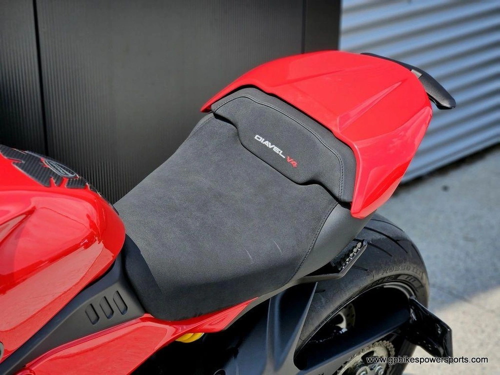 2024 Ducati Diavel V4 Red