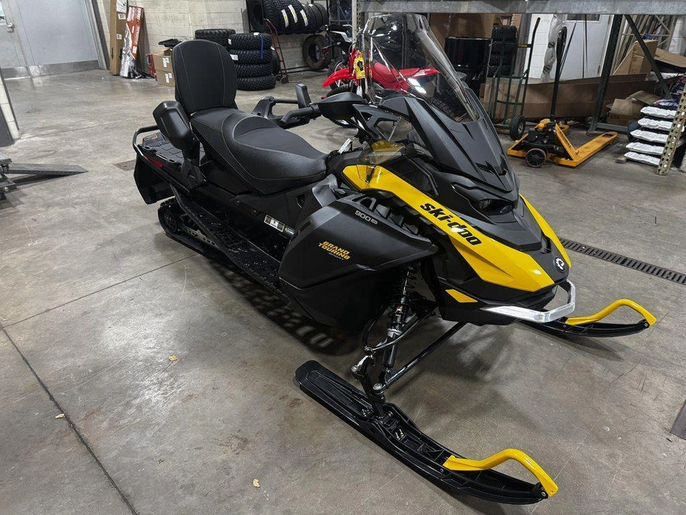 2027 Ski-doo Grand Touring Sport 900 Ace 137 Es S-rip 1.25 S_lev_4.5"_yllw