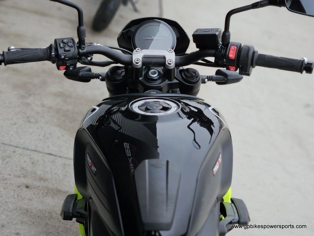 2024 Triumph Trident 660 Jet Black/triumph Racing Yellow