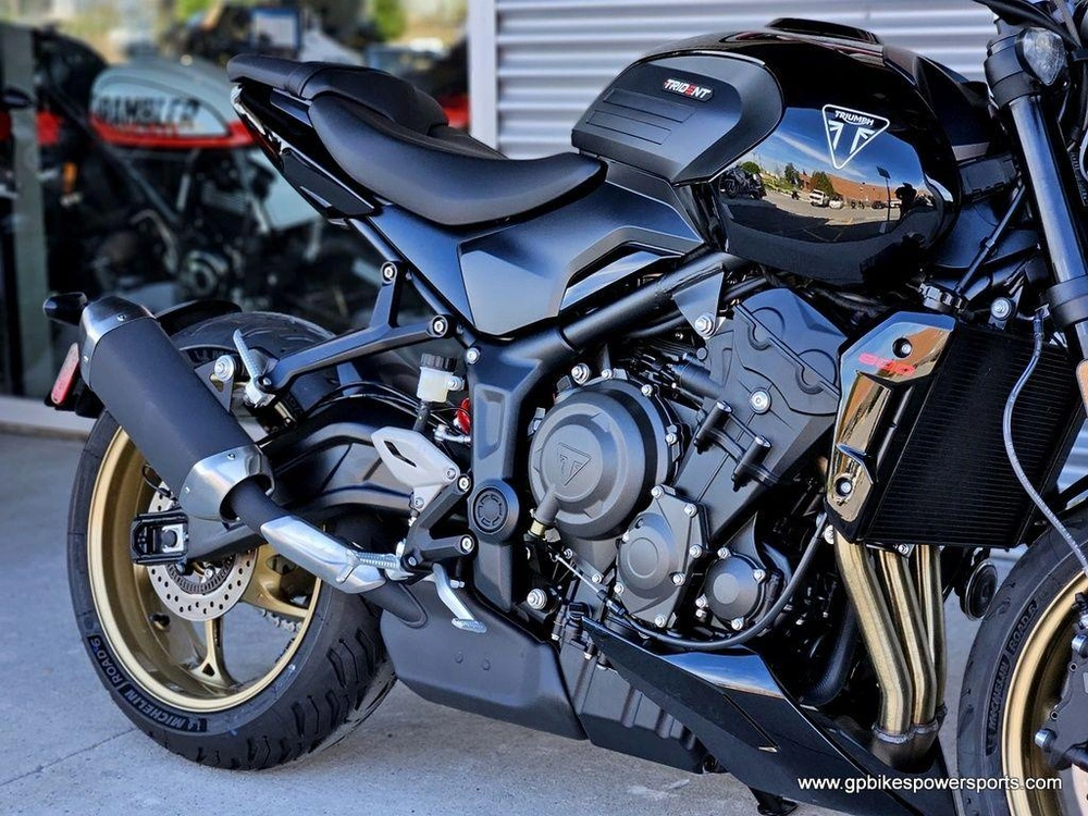 2026 Triumph Trident 800 Jet Black