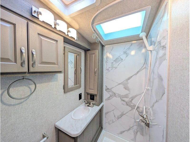 2027 Northwood Arctic Fox 992 alt