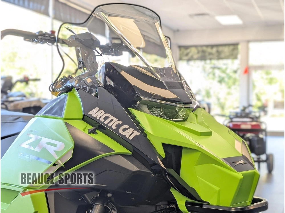 2027 Arctic Cat Zr 858 137 Eps Cn Grn Direction Assistée Suspension Fox Atac Écran Garmin El Tigre alt