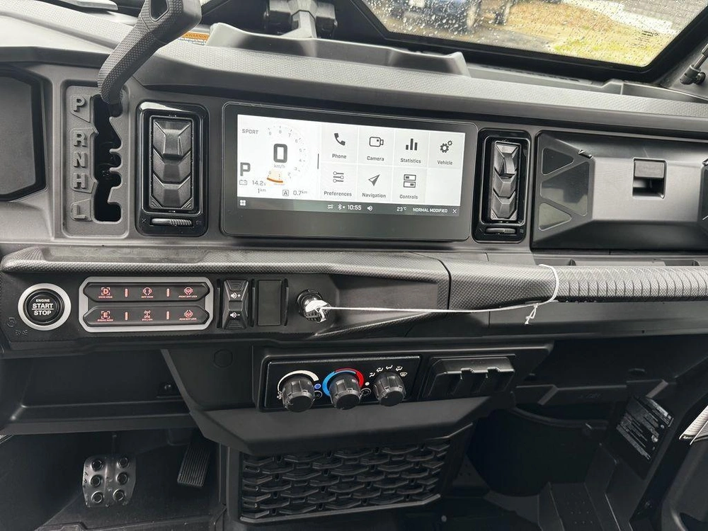 2026 Can-am Defender Limited Hd11