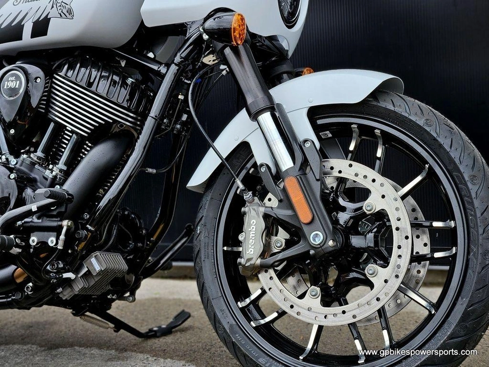 2025 Indian Motorcycle Sport Chief Ghost White Metallic Smoke