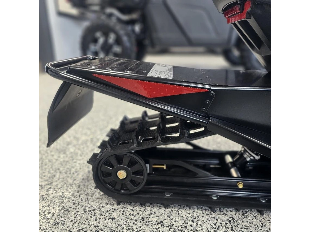 2027 Polaris Indy 200 Es